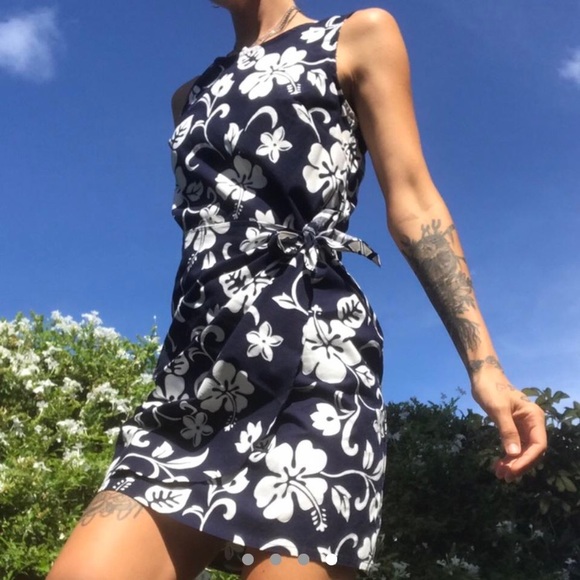Wrap dress with Hawaiian print - Picture 3 of 4